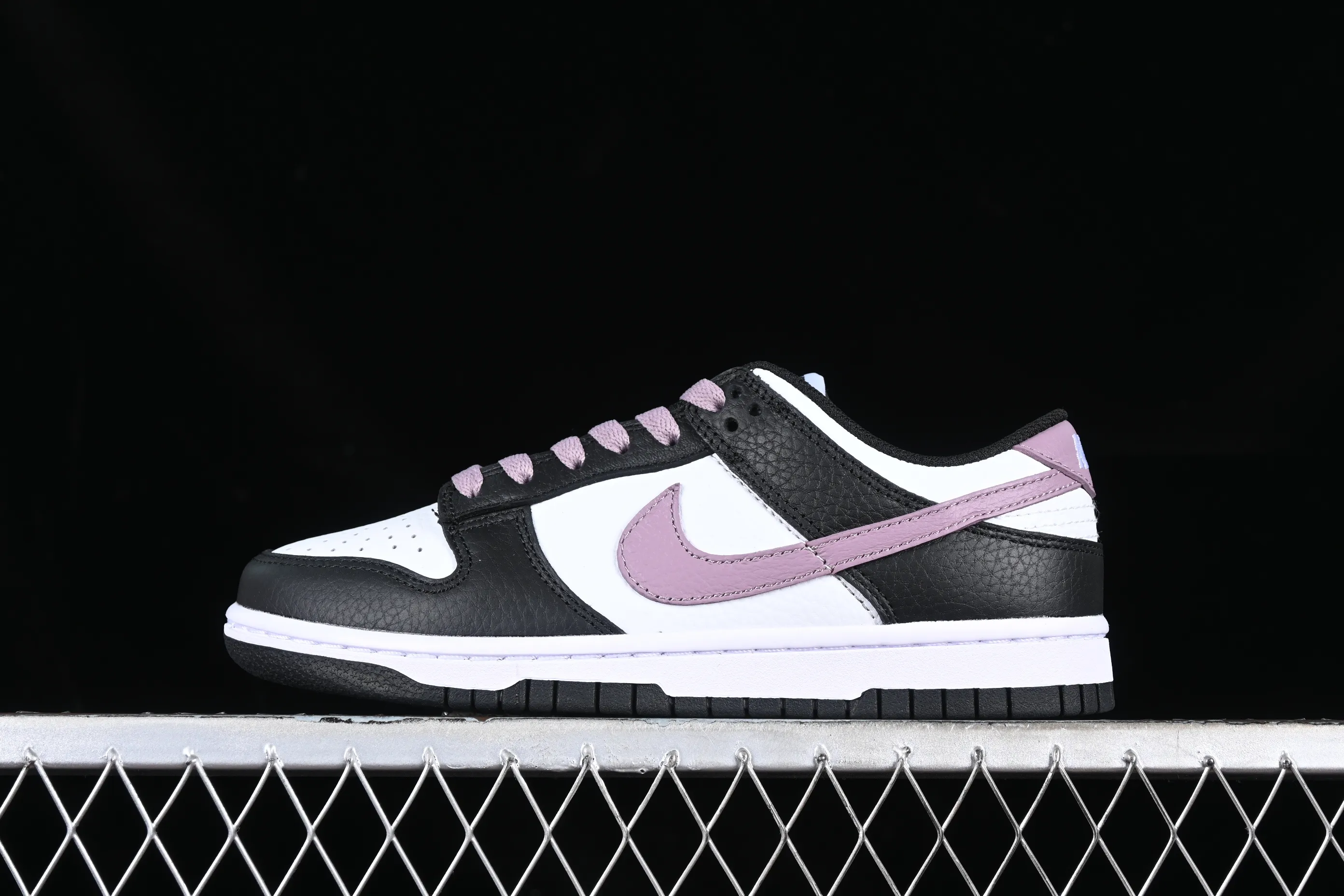 All categories Nk SB Dunk series Nk SB Dunk Low low-top sneakers Z version Nk Dunk Low SP black and white purple hook SB low-top sports and leisure sneakers DO7413-991